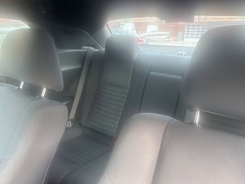 Used 2012 Dodge Challenger SXT image 9