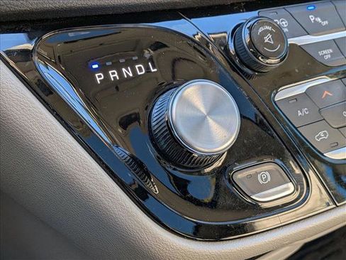 Used 2017 Chrysler Pacifica Platinum image 11