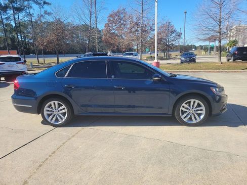Used 2019 Volkswagen Passat 2.0T Wolfsburg w/ Wheels & Sunroof Package image 8