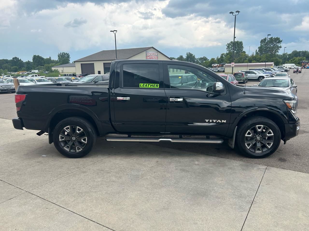 Used 2021 Nissan Titan Platinum Reserve w/ Moonroof Package AWD/4WD image 4