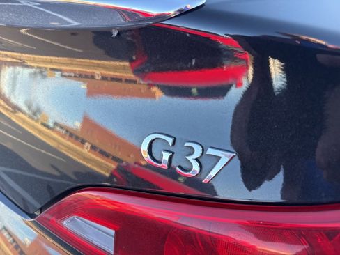 Used 2011 INFINITI G37 Sport w/ Premium Pkg image 6