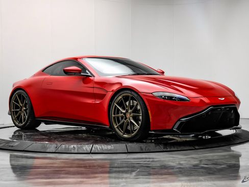 Used 2019 Aston Martin V8 Vantage Coupe image 24