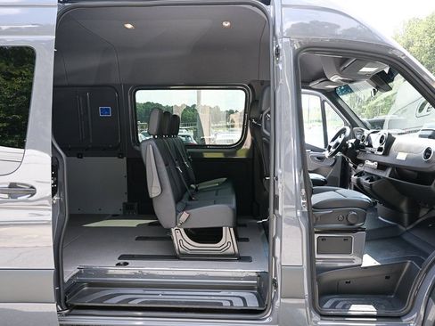 Used 2025 Mercedes-Benz Sprinter 2500 image 22