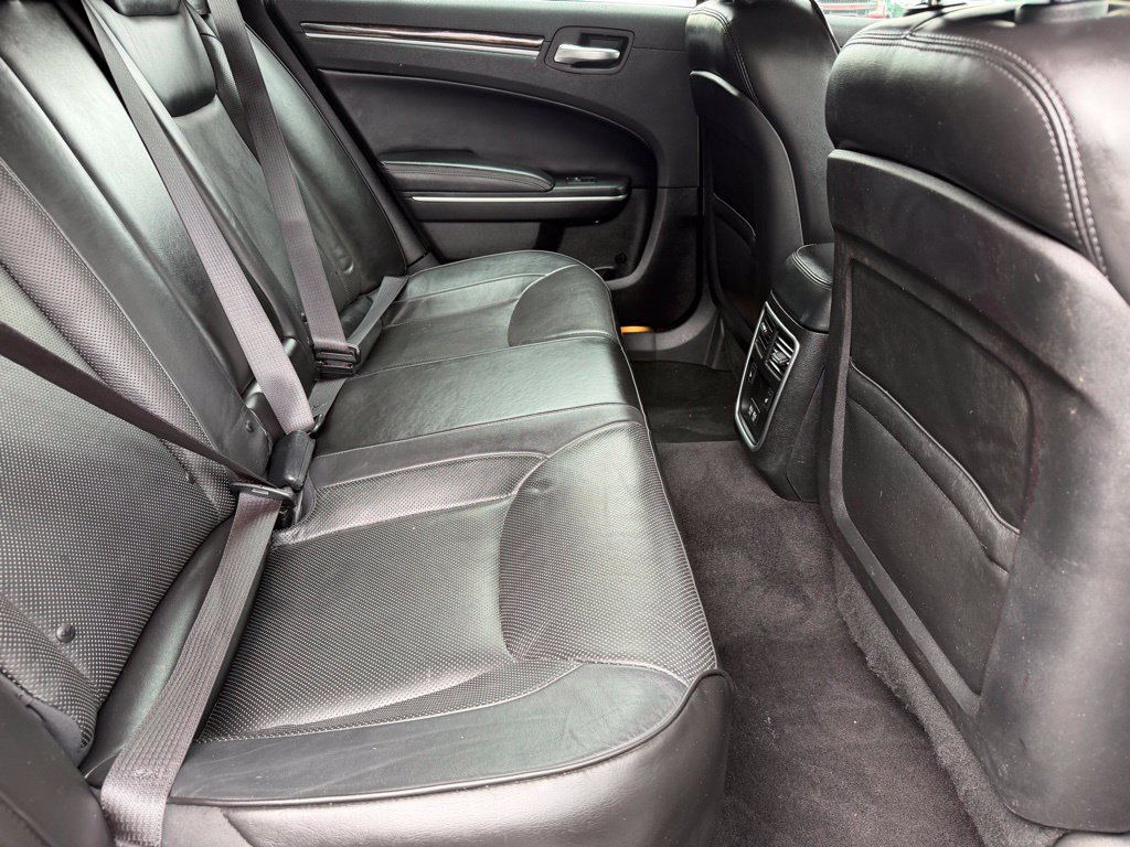 Used 2019 Chrysler 300 Limited RWD image 17
