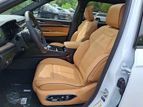 New 2025 Jeep Grand Cherokee L Summit w/ Luxury Tech Group V image 9