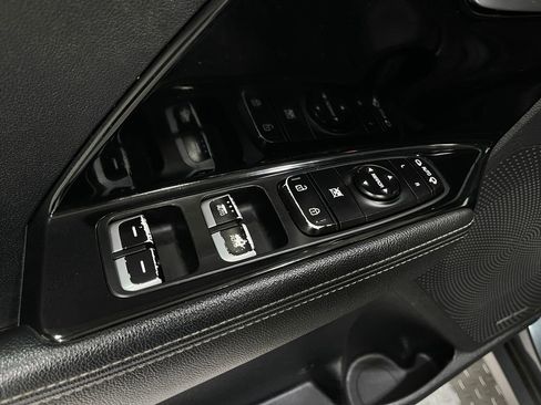 Used 2018 Kia Niro EX w/ EX Touring Graphite Edition image 14