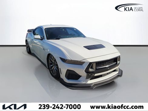 Used 2025 Ford Mustang GT Premium RWD image 1