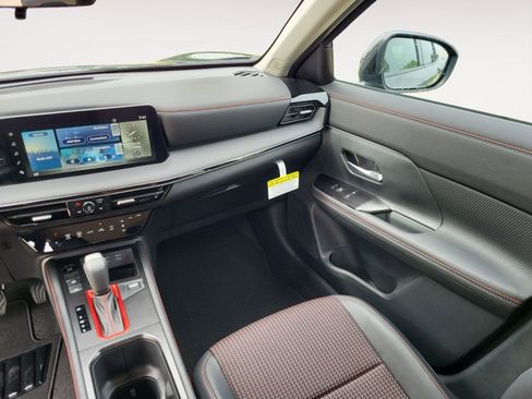 New 2025 Nissan Kicks SR image 13