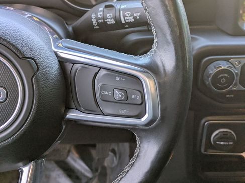 Used 2022 Jeep Wrangler Unlimited Sahara w/ Cold Weather Group image 18