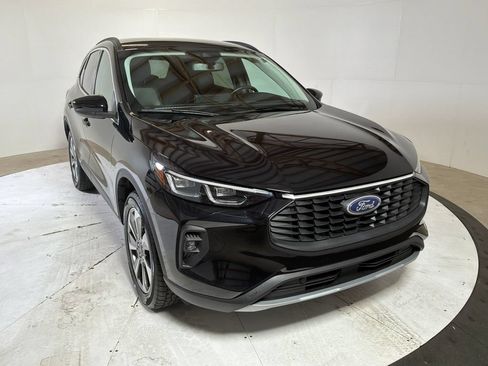 Used 2025 Ford Escape Platinum AWD/4WD image 1