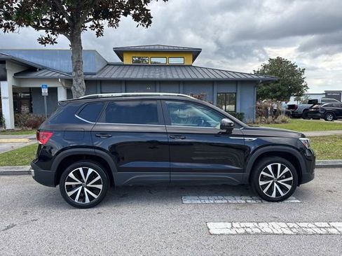 Used 2024 Volkswagen Taos SE image 8