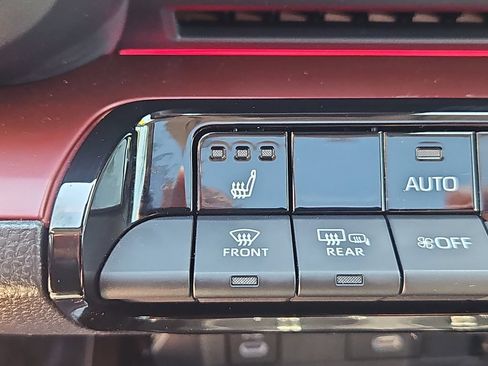 Used 2024 Toyota Prius Prime FWD image 18