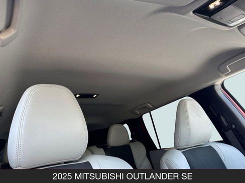 Used 2025 Mitsubishi Outlander SE FWD image 20