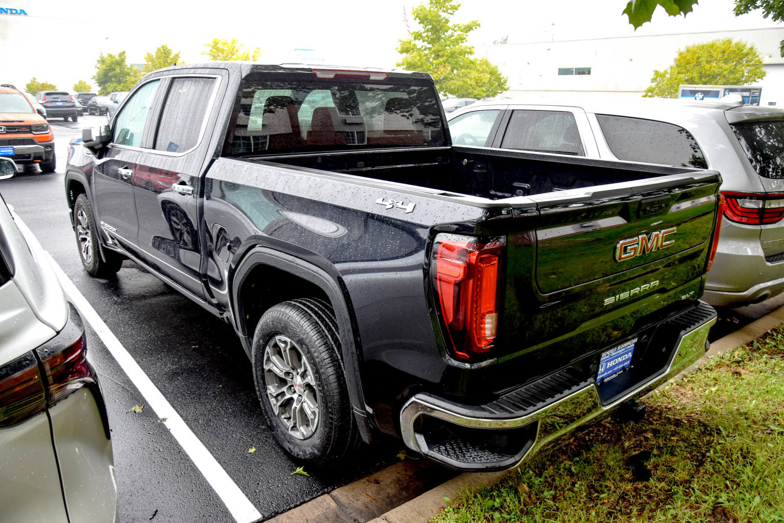 Used 2025 GMC Sierra 1500 SLT AWD/4WD image 17
