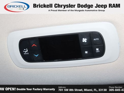 Used 2023 Chrysler Pacifica Touring-L FWD image 17