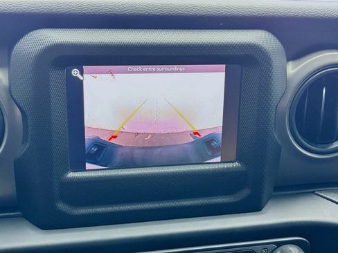 Used 2022 Jeep Gladiator Sport image 10