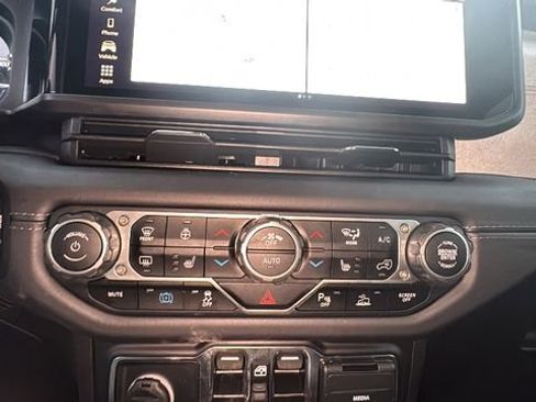 Used 2025 Jeep Wrangler Unlimited Sahara w/ Safety Group image 21