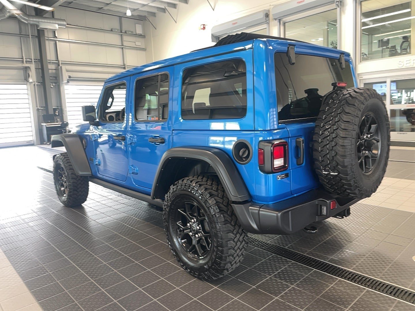 Used 2024 Jeep Wrangler Unlimited Sport AWD/4WD image 7
