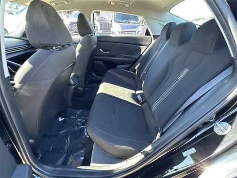 Used 2023 Hyundai Elantra SEL w/ Convenience Package image 30