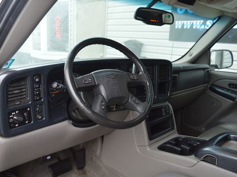 Used 2005 Chevrolet Avalanche Z71 w/ Sun And Sound Package image 29