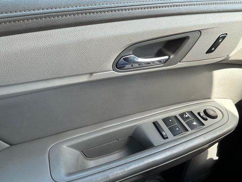 Used 2013 Chevrolet Traverse LS FWD image 27