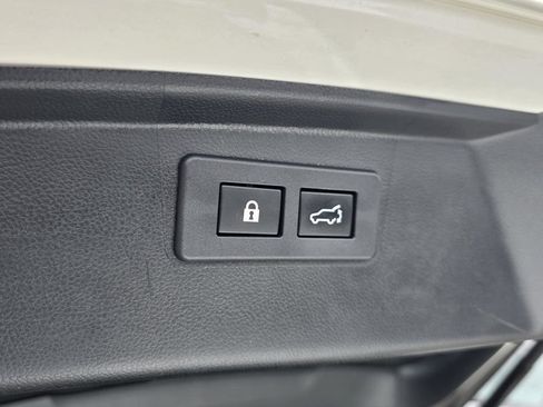 Used 2020 Subaru Outback Limited w/ Popular Package #2 AWD/4WD image 13
