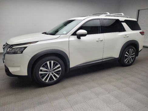 Used 2022 Nissan Pathfinder Platinum w/ Cargo Package AWD/4WD image 2