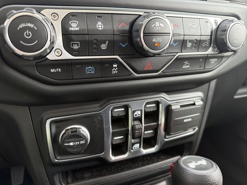 Used 2023 Jeep Wrangler Unlimited w/ Cold Weather Group AWD/4WD image 21