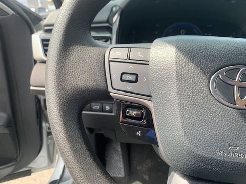 Used 2025 Toyota Camry LE FWD image 27