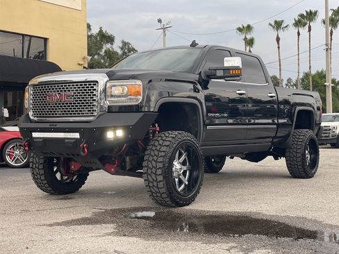 Used 2015 GMC Sierra 2500 Denali w/ Duramax Plus Package AWD/4WD image 10