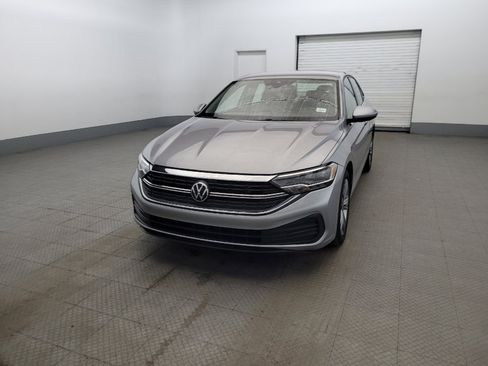Used 2024 Volkswagen Jetta SE FWD image 15