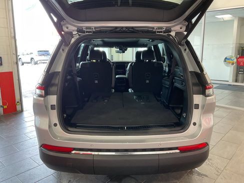 Used 2024 Jeep Grand Cherokee L Limited w/ Luxury Tech Group II image 12