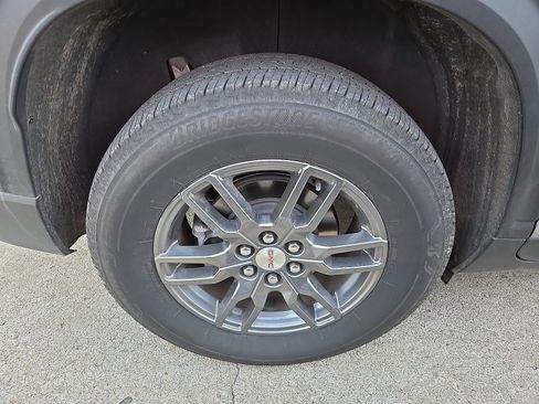 Used 2025 GMC Acadia Elevation image 5