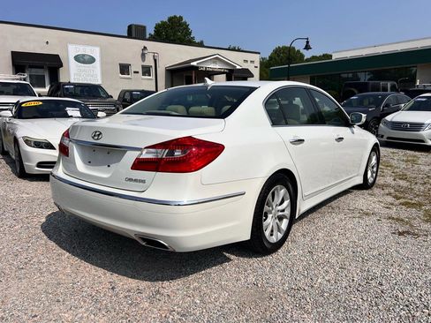 Used 2012 Hyundai Genesis 3.8 RWD image 5