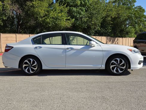 Used 2016 Honda Accord EX image 2