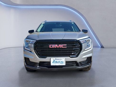 Used 2024 GMC Terrain SLE w/ Driver Convenience Package image 8