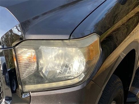 Used 2018 Toyota Tundra SR5 image 5