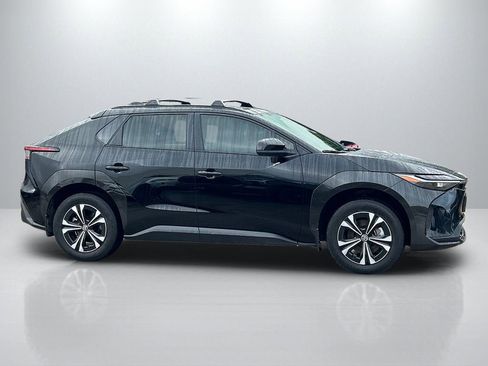 Used 2025 Toyota bZ4X XLE w/ Weather Package image 4