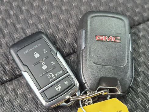 Used 2023 GMC Acadia SLE FWD image 34