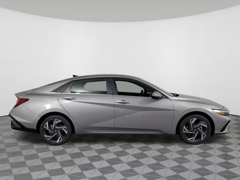New 2025 Hyundai Elantra Limited image 2