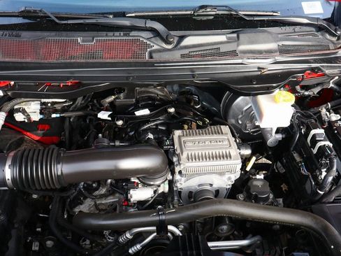 Used 2024 RAM 1500 Laramie image 12