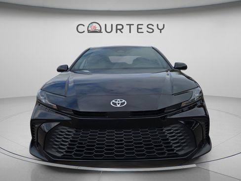 Used 2025 Toyota Camry SE FWD image 8