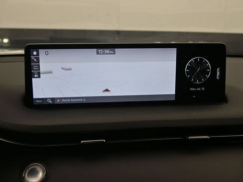 Used 2025 Genesis GV70 2.5T AWD/4WD image 18