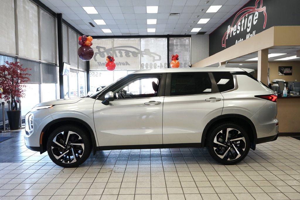 Used 2022 Mitsubishi Outlander ES AWD/4WD image 3