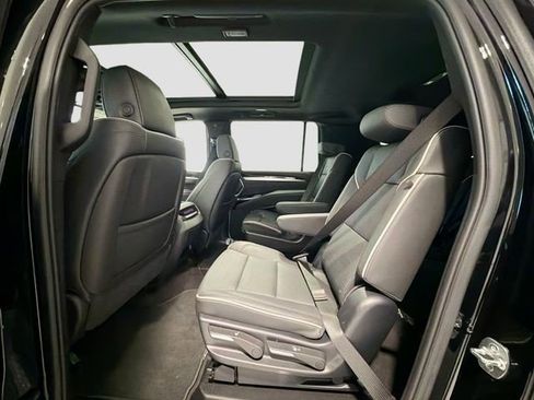 Certified 2025 Cadillac Escalade ESV Premium Luxury AWD/4WD image 25
