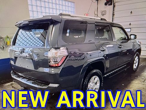 Used 2024 Toyota 4Runner SR5 Premium image 3