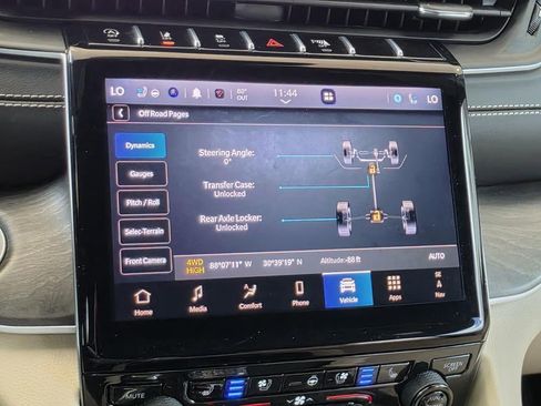 Used 2025 Jeep Grand Cherokee Limited w/ Luxury Tech Group II image 25