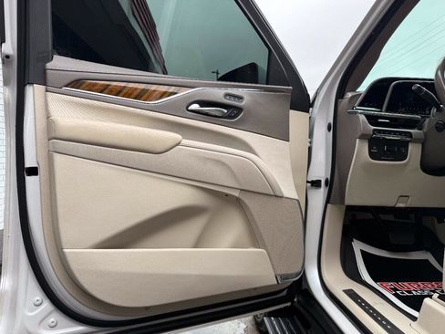 Used 2021 Cadillac Escalade Premium Luxury Platinum AWD/4WD image 17