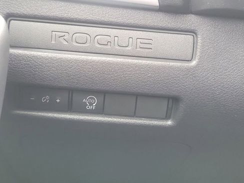 Used 2023 Nissan Rogue S image 31
