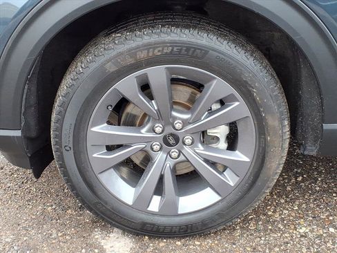 Used 2023 Ford Explorer XLT w/ Equipment Group 202A image 9